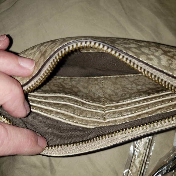 Joy Susan Crossbody wristlet clutch - Picture 3 of 6